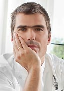 Hugh Acheson Profile Picture