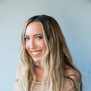 Caroline Kepnes Profile Picture
